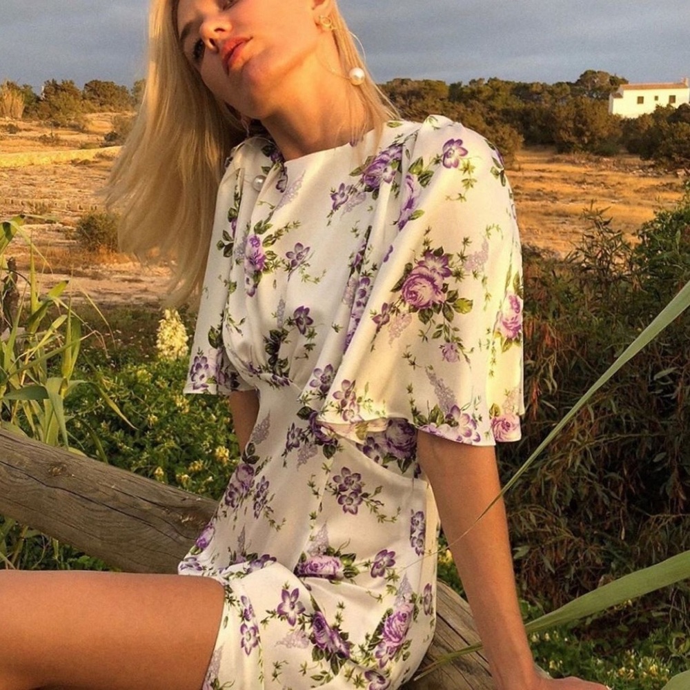 ✖️SOLD✖️LES REVERIES Petal Sleeve Slit Front Dress - Picture 5 of 14